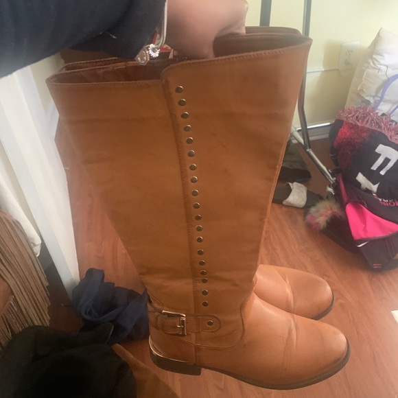 Boots - Picture 5 of 8